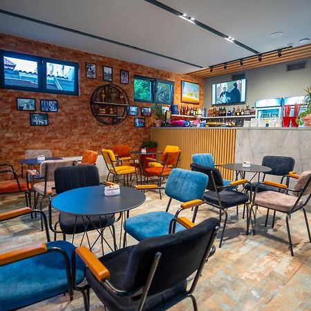F&M Hotel 2 Tirana Zewnętrze zdjęcie