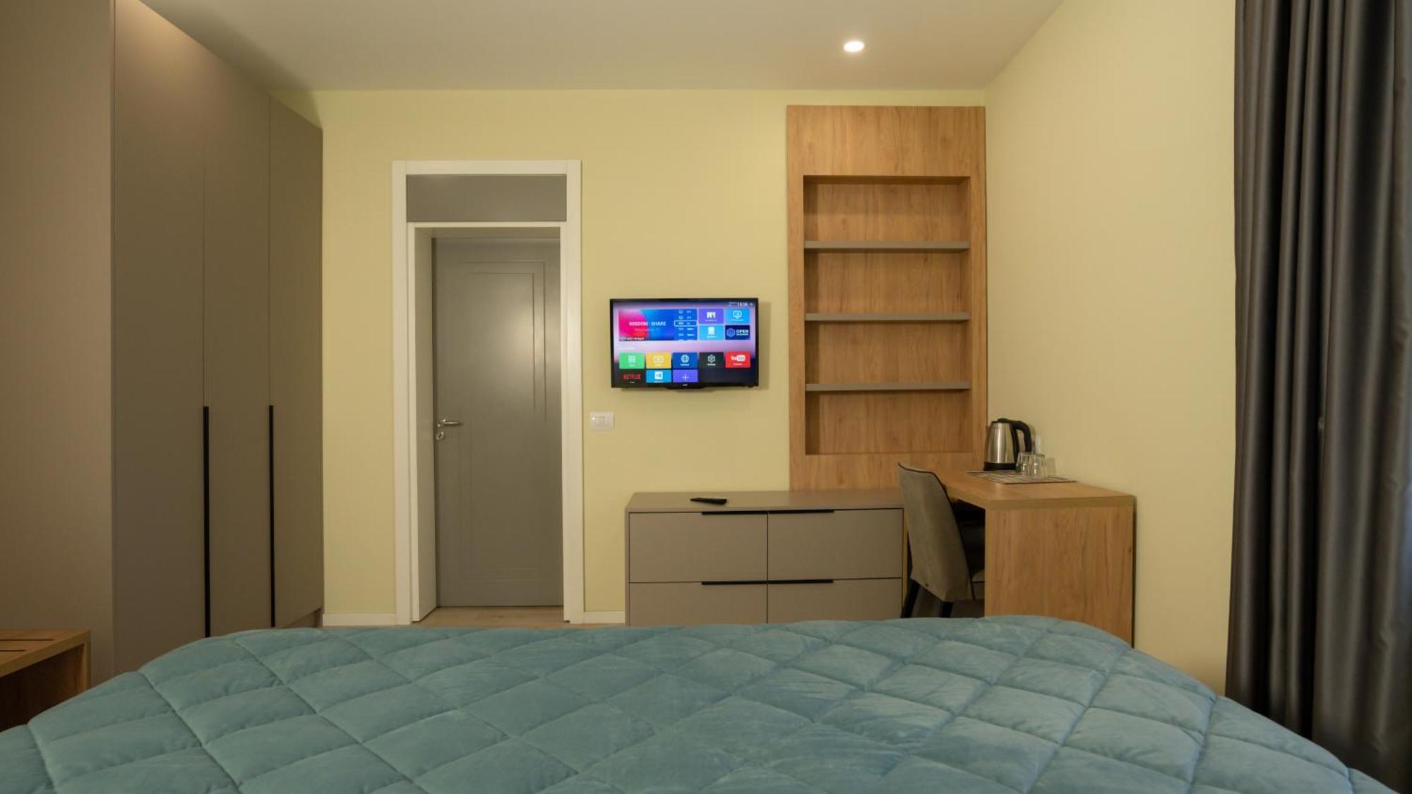 F&M Hotel 2 Tirana Zewnętrze zdjęcie