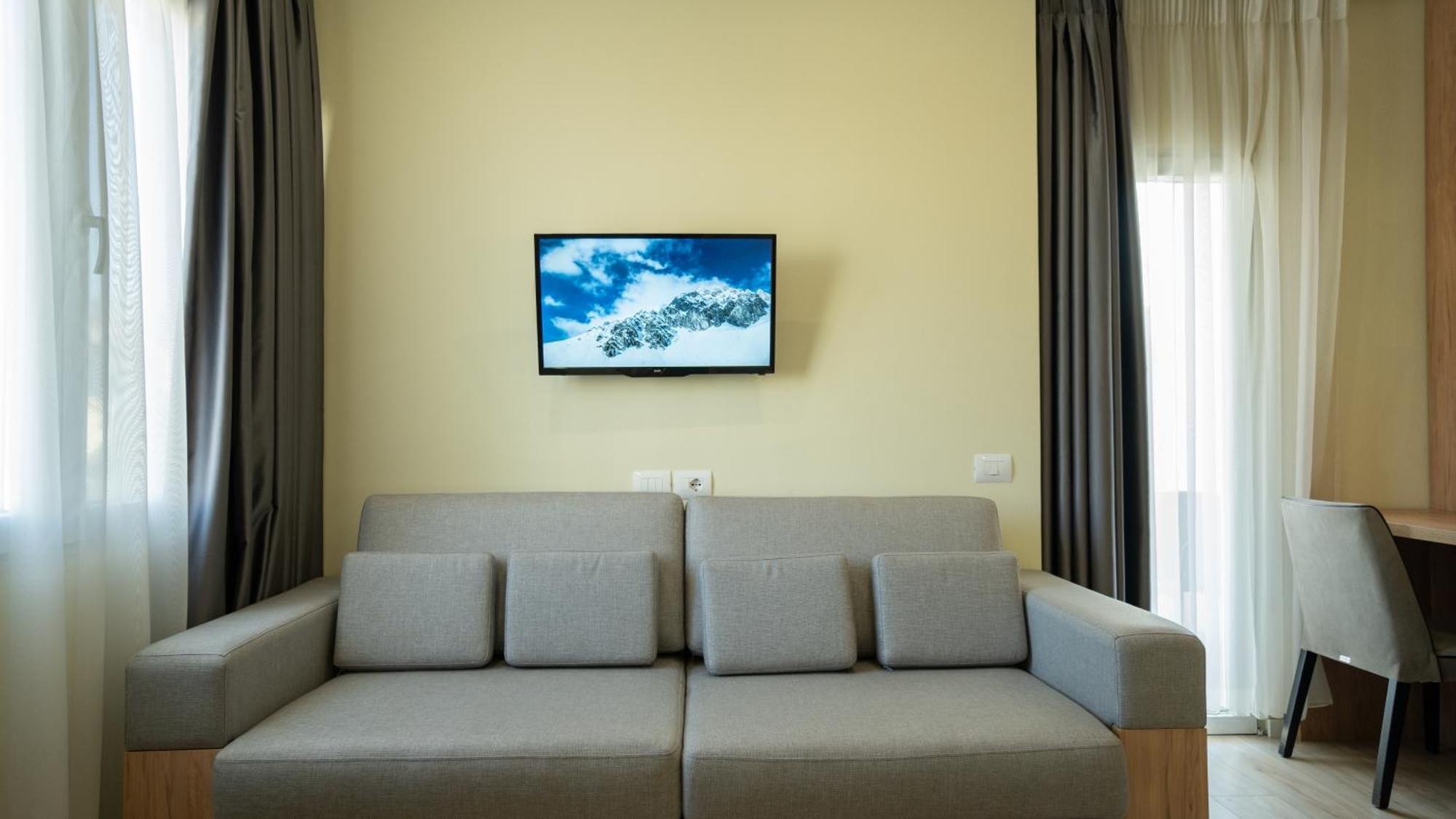 F&M Hotel 2 Tirana Zewnętrze zdjęcie