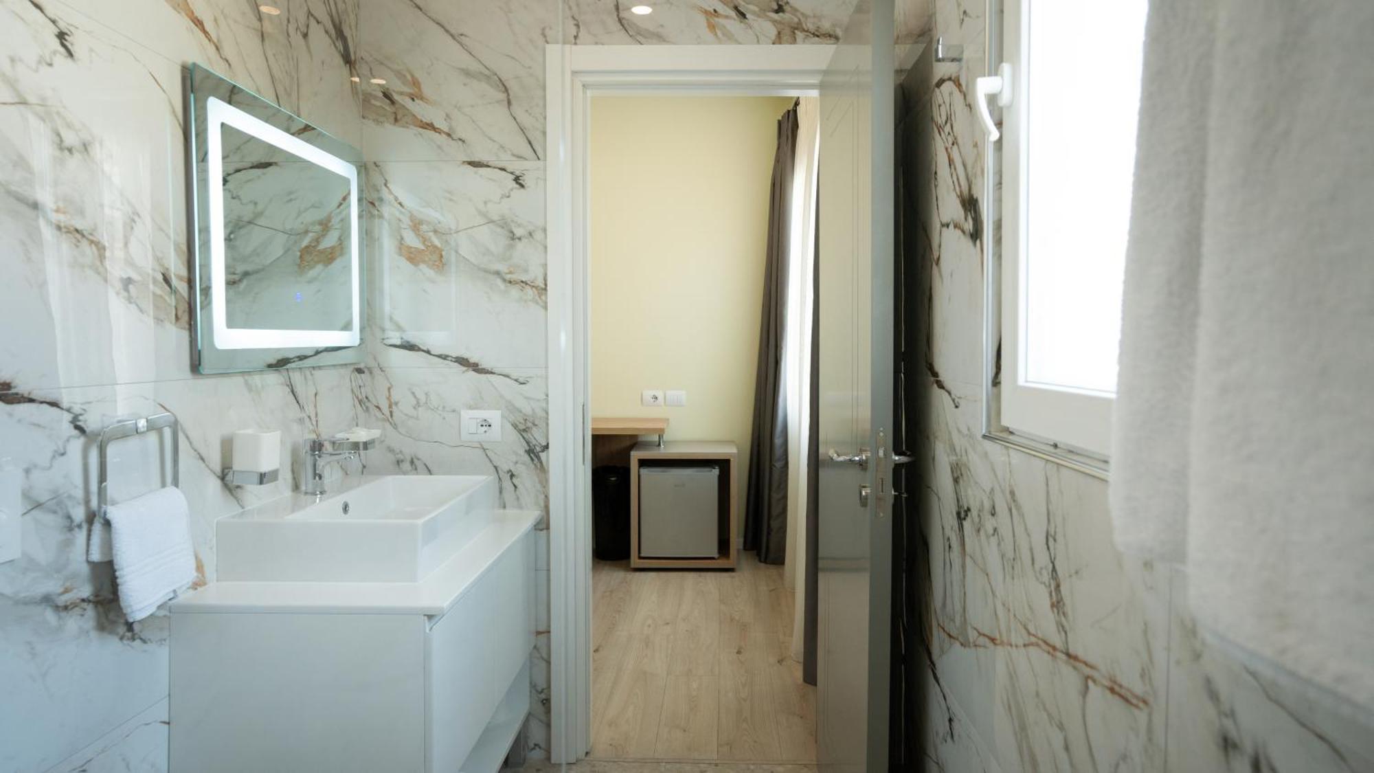 F&M Hotel 2 Tirana Zewnętrze zdjęcie