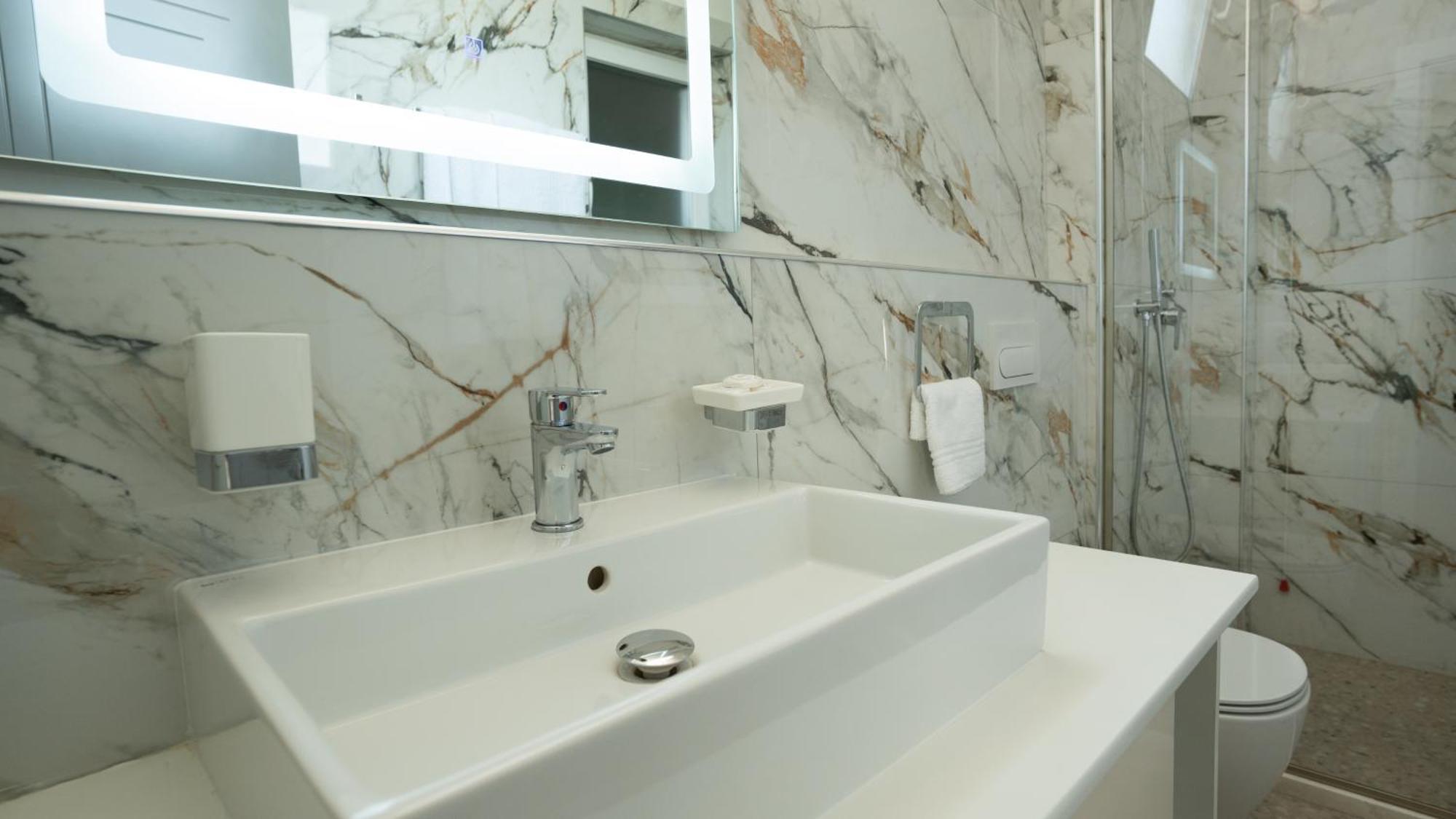F&M Hotel 2 Tirana Zewnętrze zdjęcie
