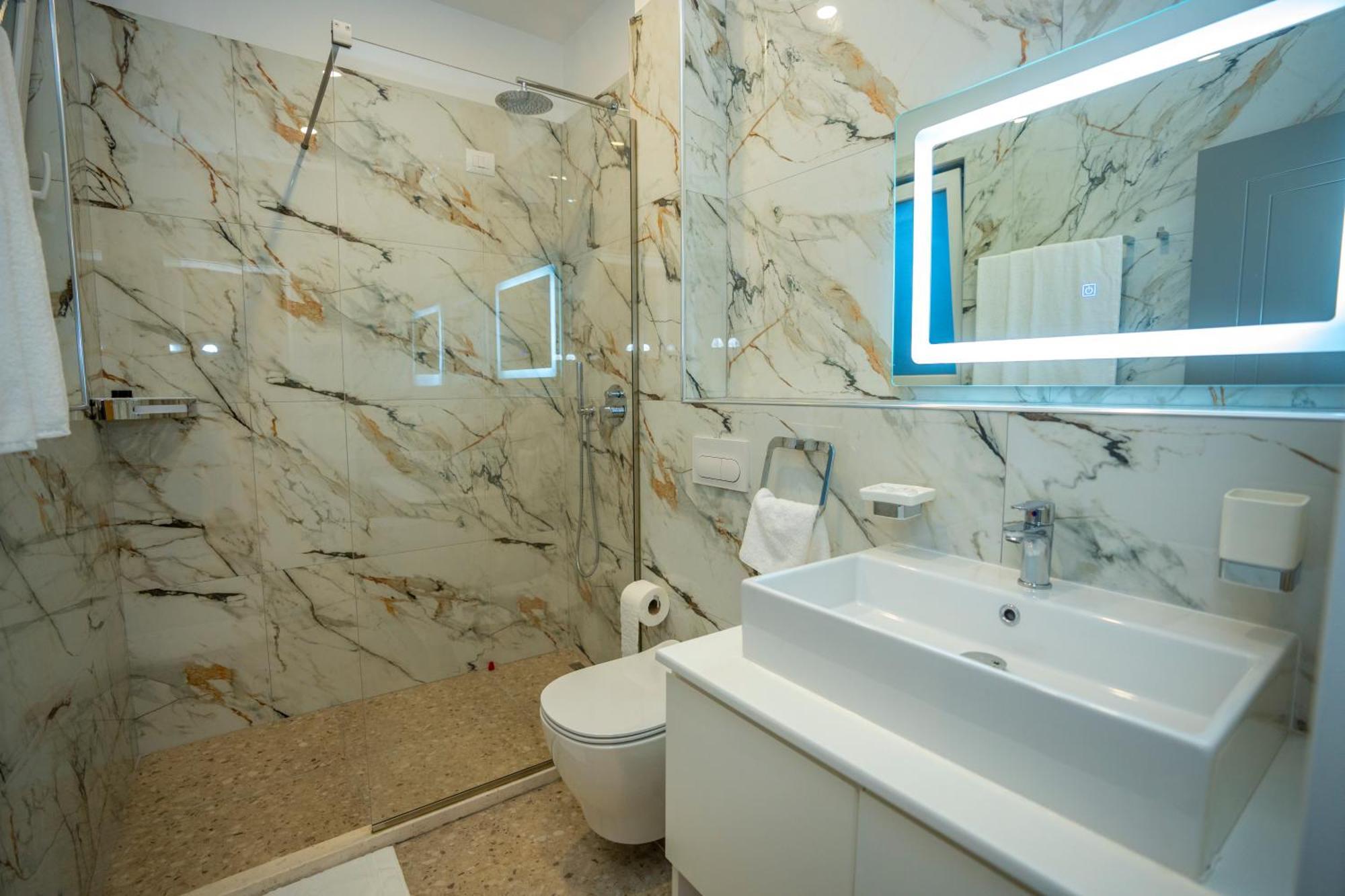 F&M Hotel 2 Tirana Zewnętrze zdjęcie